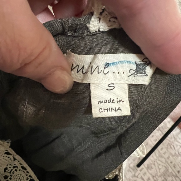 🌸5 for $25🌸 Mine Olive Green Lace Trim Tank - Picture 5 of 6